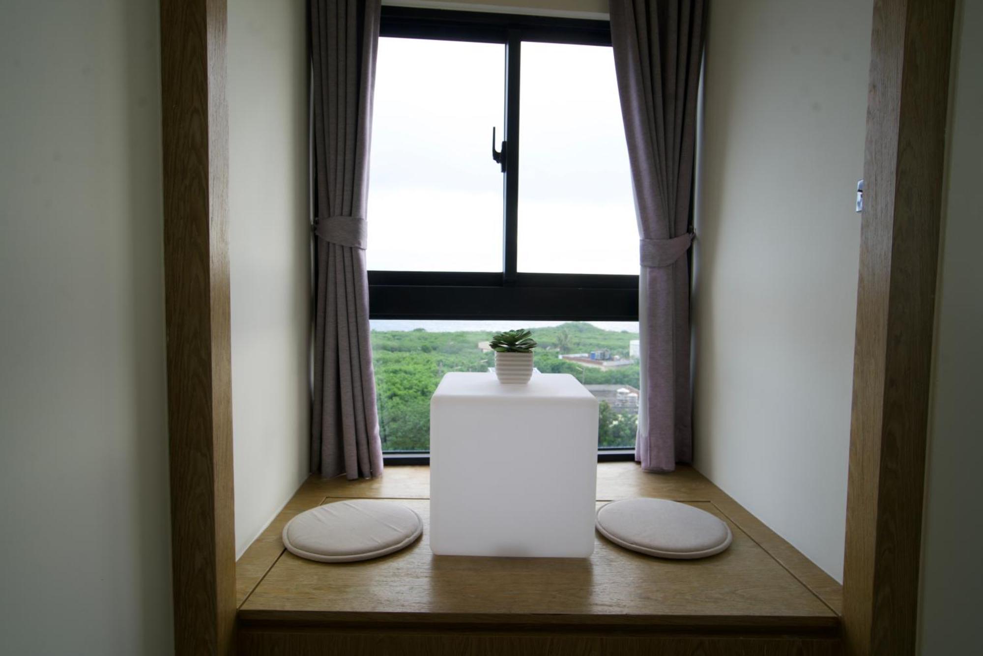 琉球茶室 現代館 Bed and Breakfast Xiaoliuqiu Exteriör bild