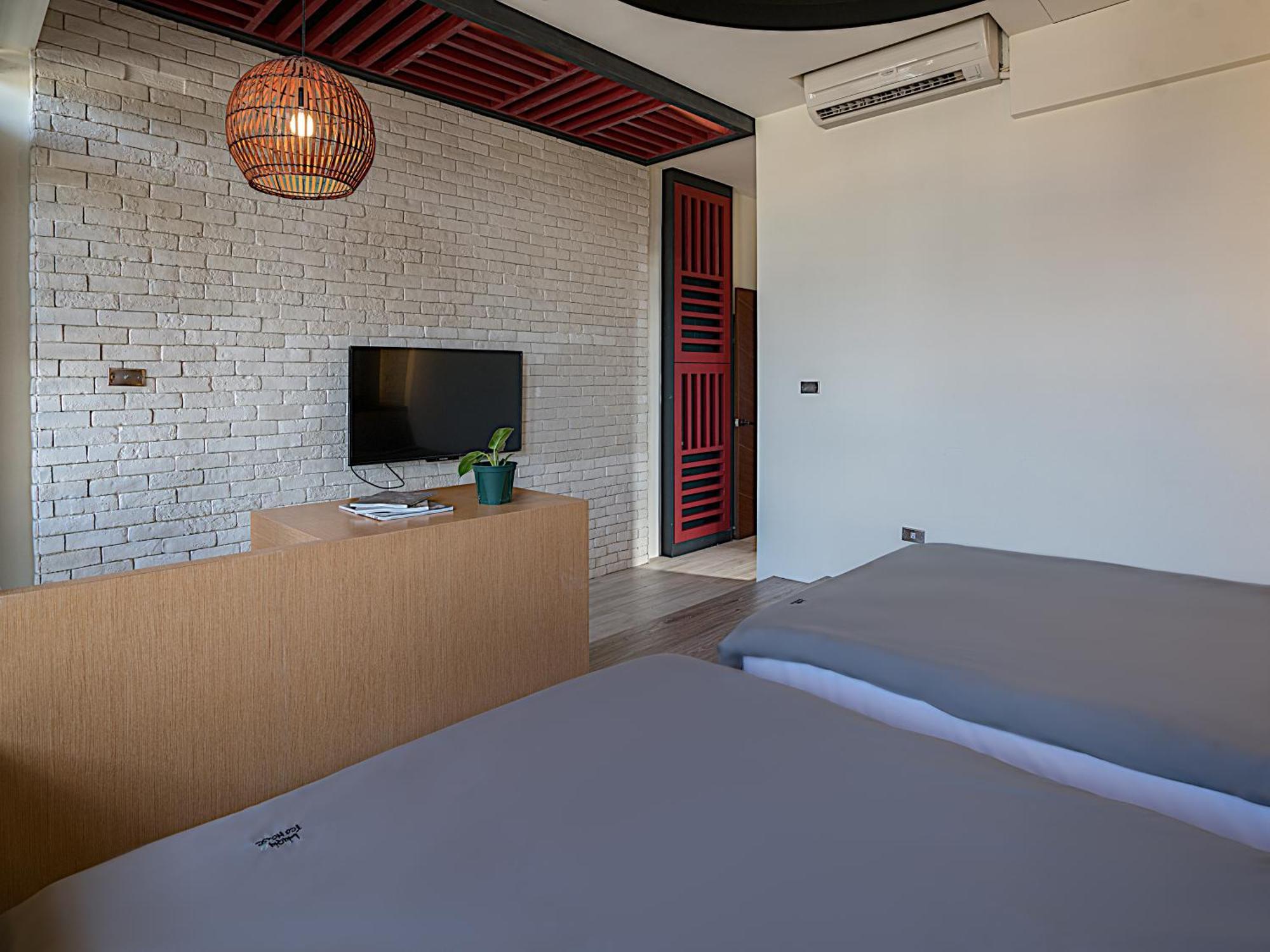 琉球茶室 現代館 Bed and Breakfast Xiaoliuqiu Exteriör bild