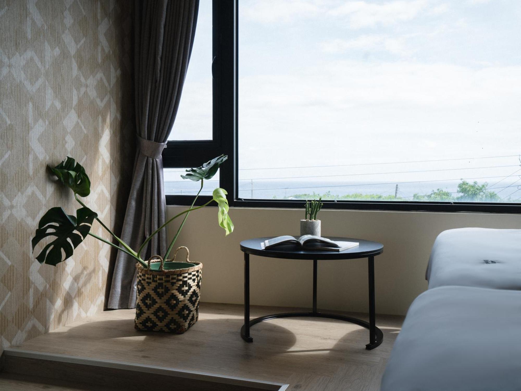 琉球茶室 現代館 Bed and Breakfast Xiaoliuqiu Exteriör bild