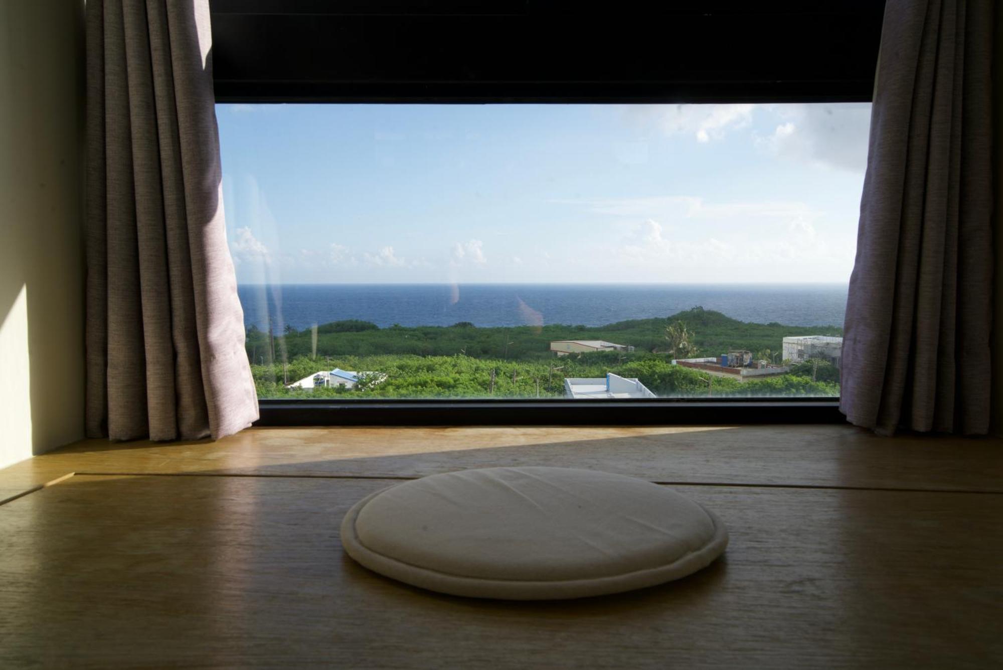 琉球茶室 現代館 Bed and Breakfast Xiaoliuqiu Exteriör bild