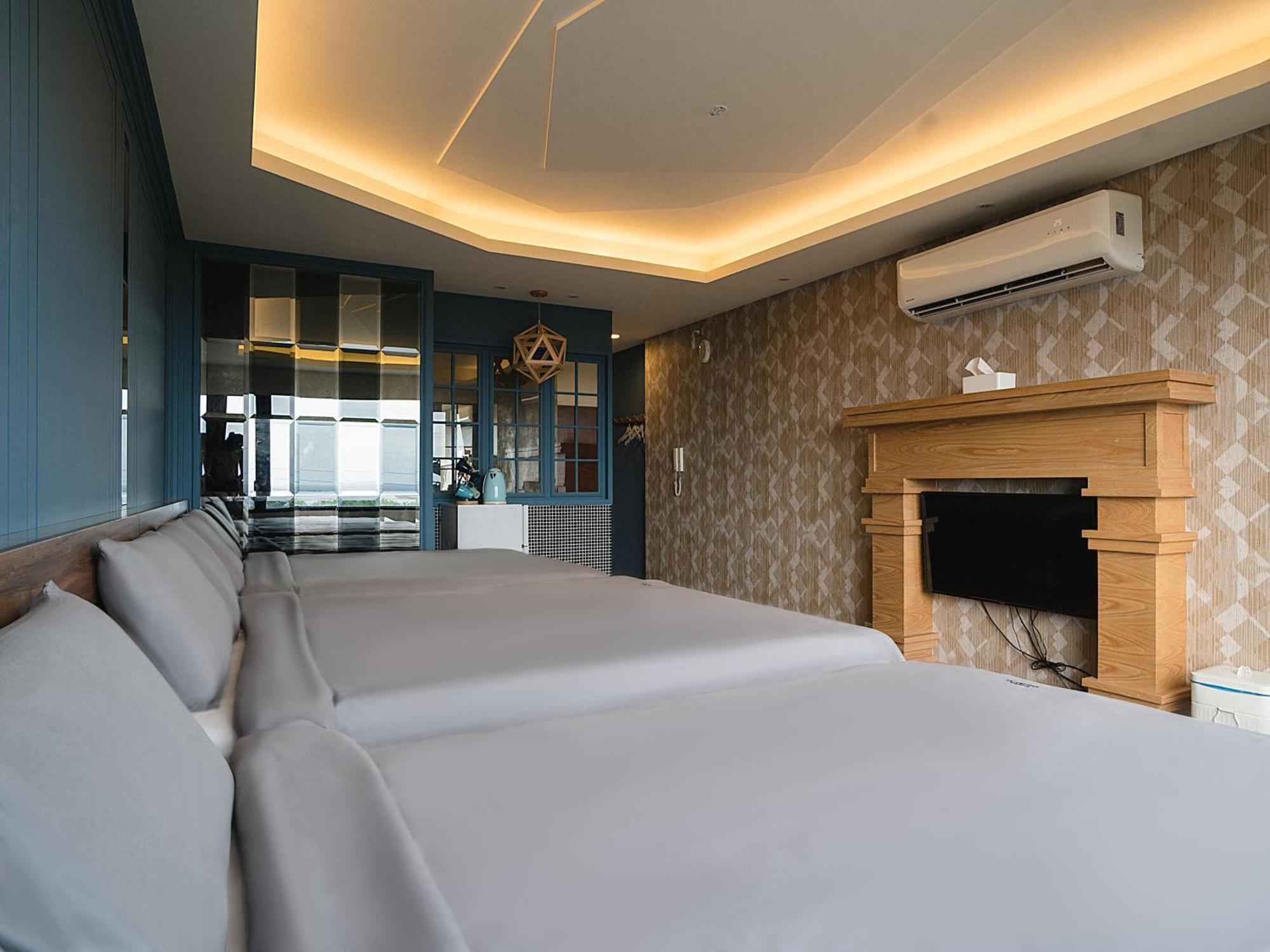 琉球茶室 現代館 Bed and Breakfast Xiaoliuqiu Exteriör bild