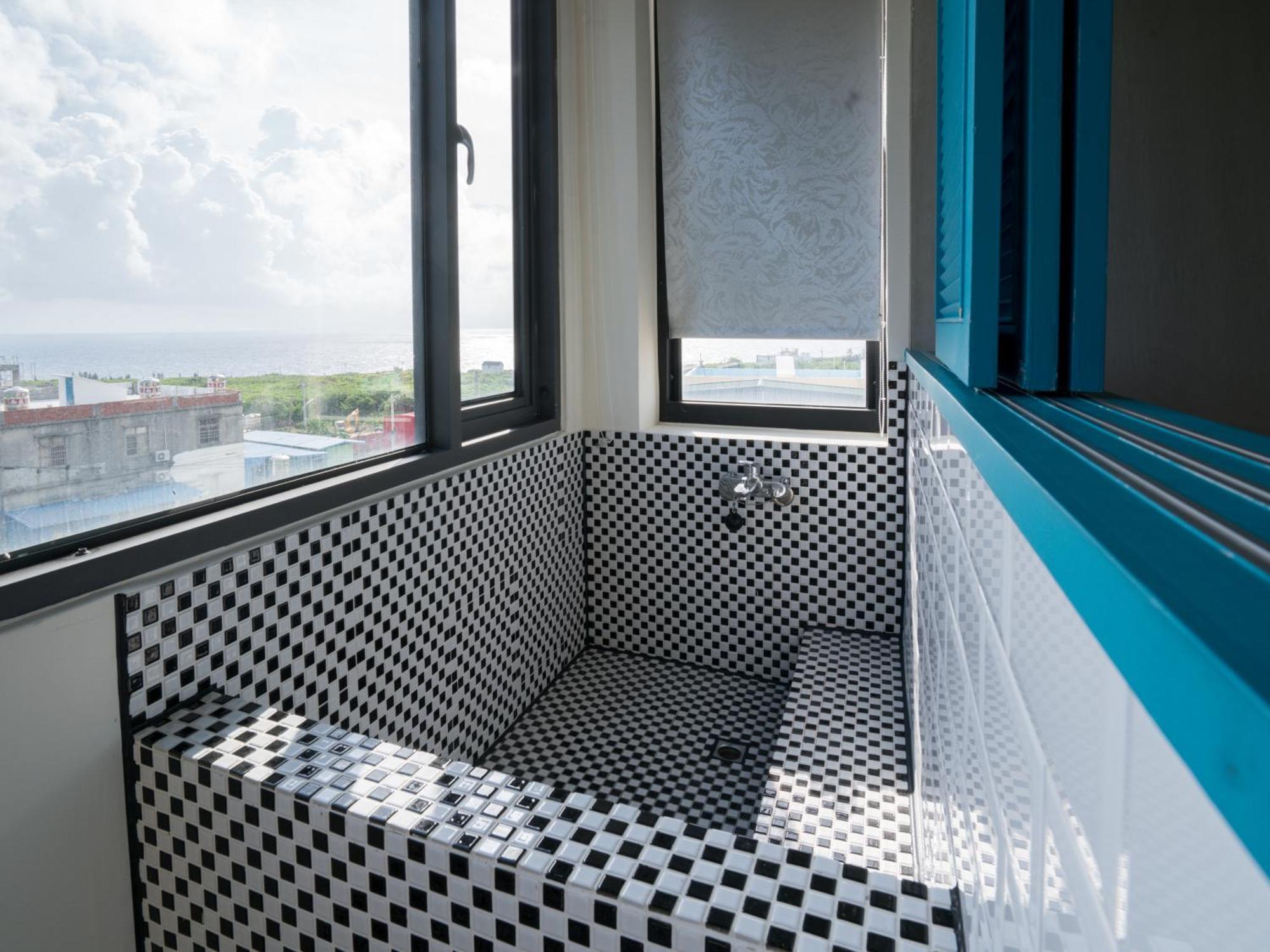 琉球茶室 現代館 Bed and Breakfast Xiaoliuqiu Exteriör bild