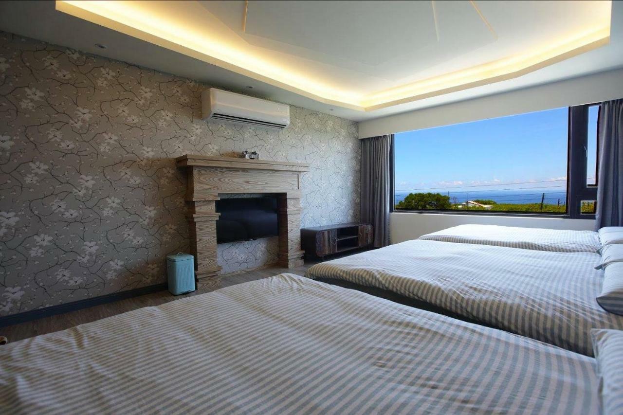 琉球茶室 現代館 Bed and Breakfast Xiaoliuqiu Exteriör bild